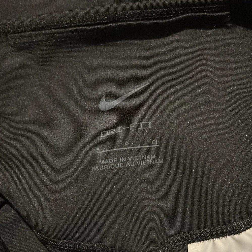 Black High-Waisted Leggings - Picture 2 of 2